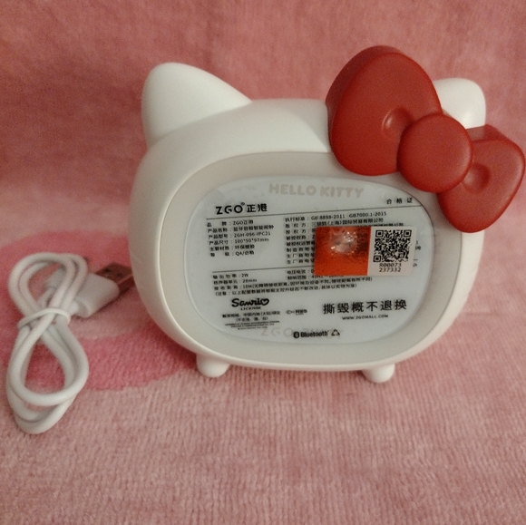 EXCLUSIVE - Hello Kitty Officially Licensed Alarm Clock/Nightlight/Speaker - Picture 6 of 12